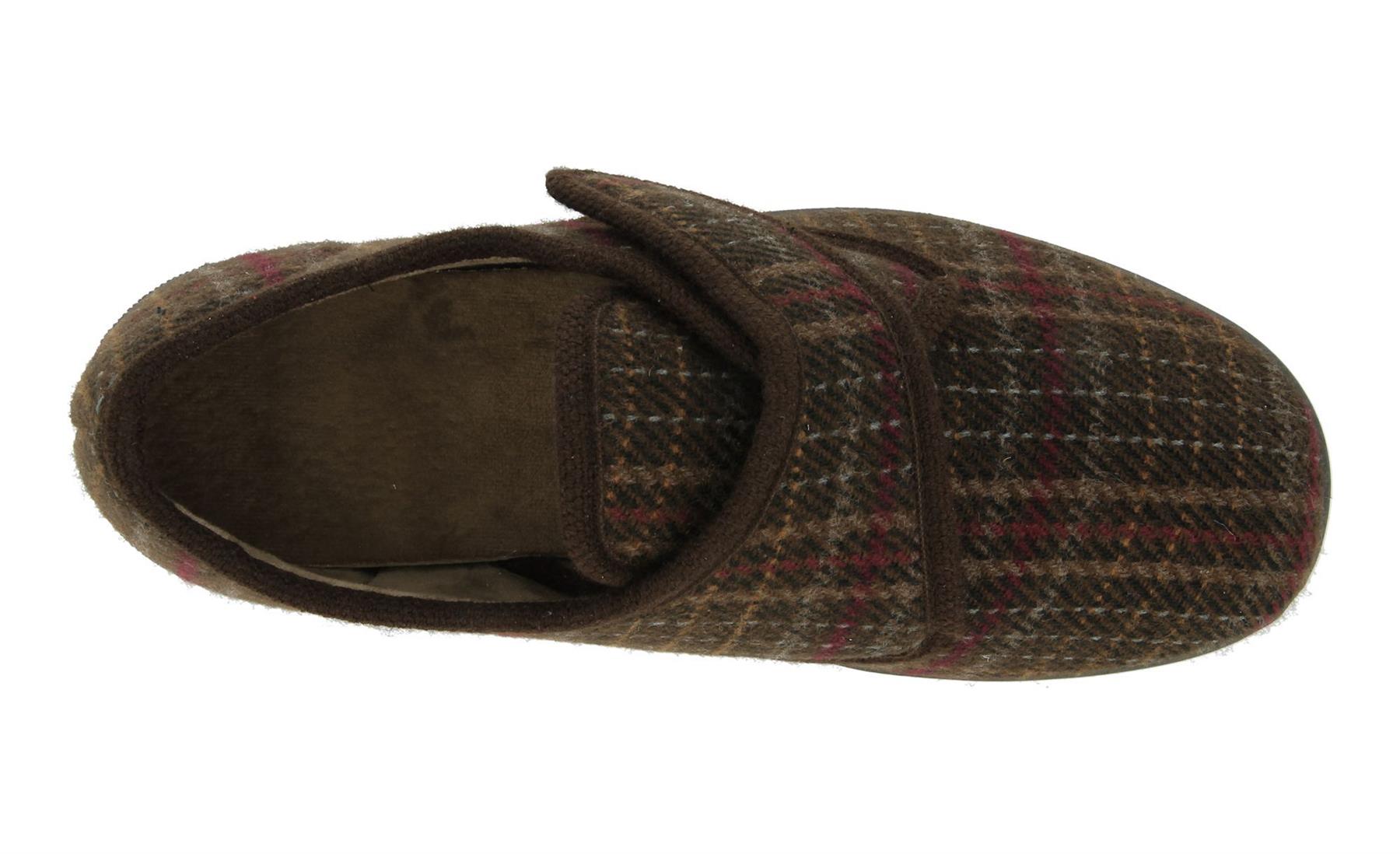 Men'S Slippers / House Shoes (Tartan)2V Wide Fit By Db Shoes in Brown